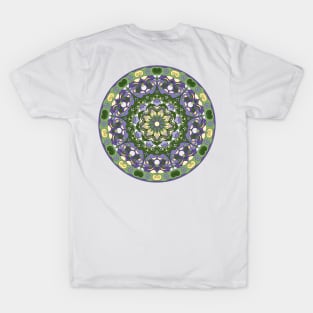 Bright circular arabic ornaments T-Shirt